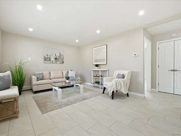 4 Clover Lane, Westbury NY 11590