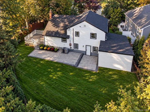 23 Library Lane, Plainview NY 11803