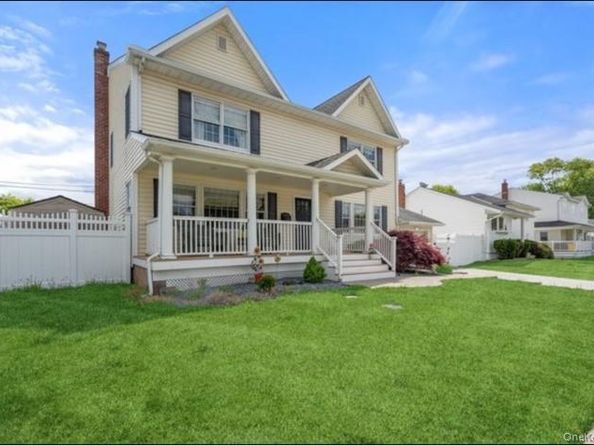47 Syosset Circle, Syosset NY 11791