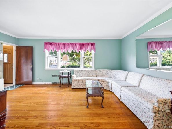 204 Pamlico Avenue, Uniondale NY 11553