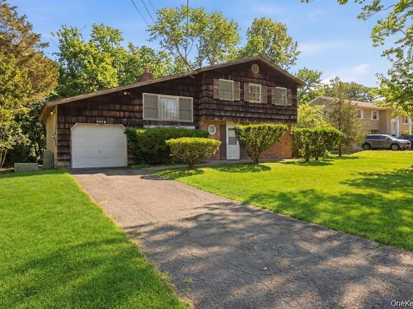43 Village Lane, Hauppauge NY 11788
