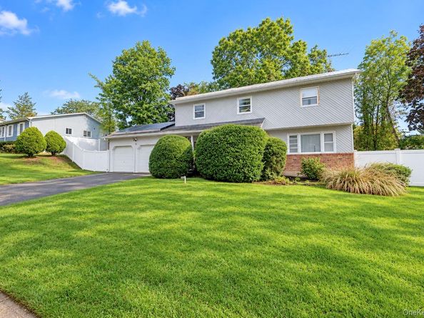 38 Waterford Drive, Wheatley Heights NY 11798