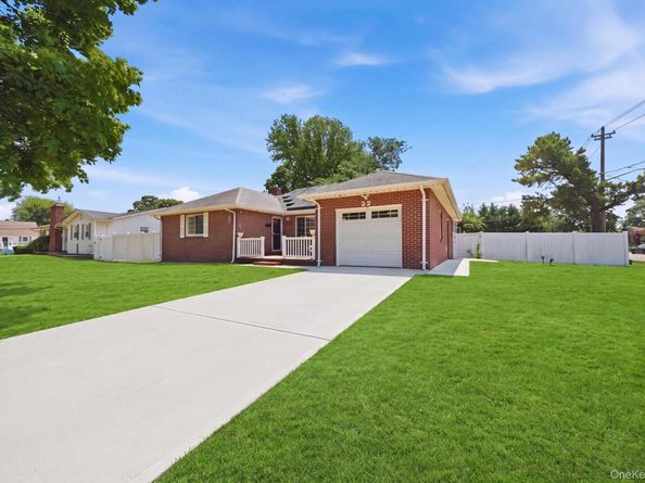 32 Lake Avenue, Deer Park NY 11729