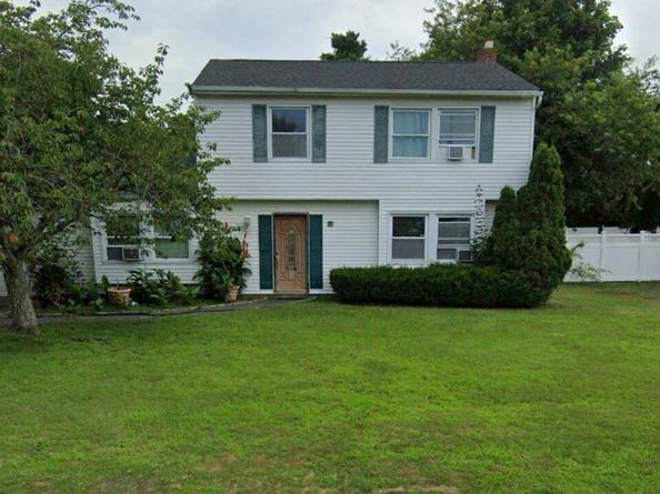 21 Rustic Avenue, Medford NY 11763