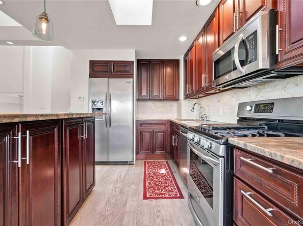 12009 Riviera Court 10B, College Point NY 11356