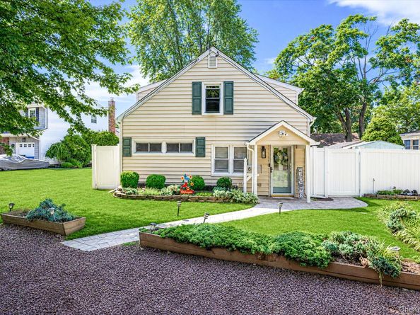 6 Gerek Avenue, West Islip NY 11795