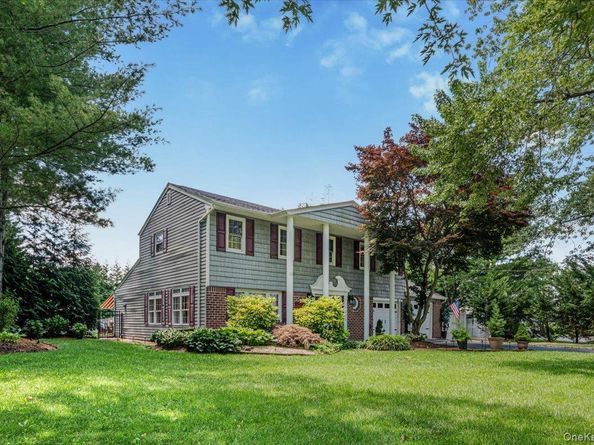 98 Florida Avenue, Commack NY 11725