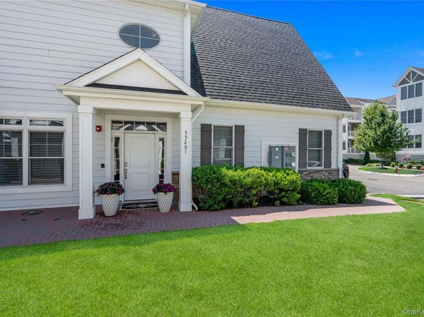 55201 Spruce Pond Circle, Plainview NY 11803