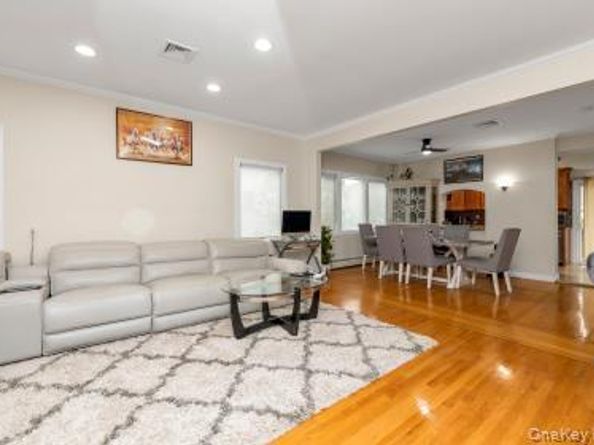 14 N 4th Street, New Hyde Park NY 11040