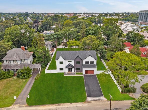 16 S Montgomery Avenue, Bay Shore NY 11706