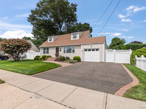 177 N Queens Avenue, Massapequa NY 11758