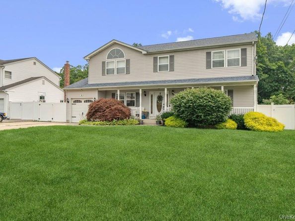 89 Floyd Street, Deer Park NY 11729