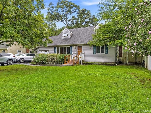 80 Ackerly Lane, Ronkonkoma NY 11779