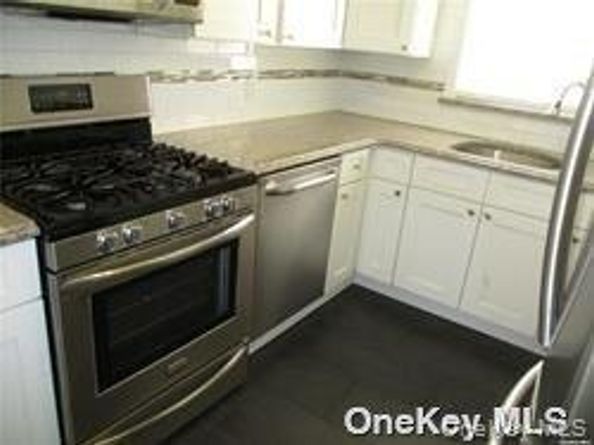Undisclosed Address #1049828, East Rockaway NY 11518