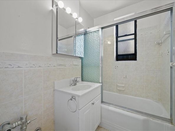 2750 Olinville Avenue 3L, Bronx NY 10467