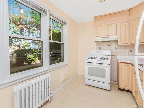 143 Hilltop Acres 143, Yonkers NY 10704