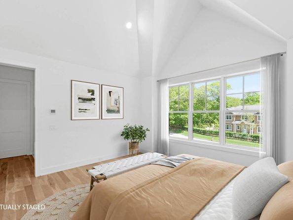 5 White Oak Lane, Southampton NY 11968