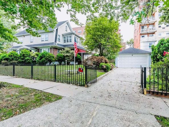 33-02 Parsons Boulevard, Flushing NY 11354