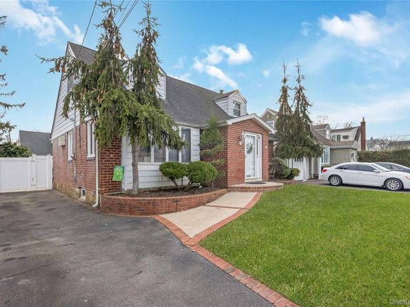 75 N Sloan Drive N, Valley Stream NY 11580