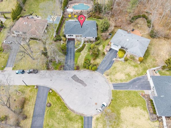 60 Ridge Drive, Plainview NY 11803