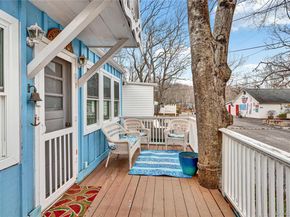 21 Cottage Road, Baiting Hollow NY 11933