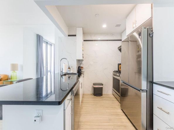 144-27 Sanford Avenue 8O, Flushing NY 11355