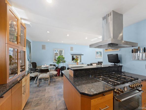 902 Dean Avenue, Bronx NY 10465