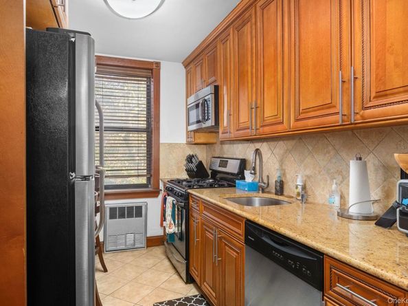 3531 Bronxwood Avenue 2J, Bronx NY 10469