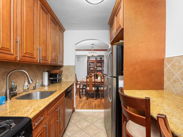 3531 Bronxwood Avenue 2J, Bronx NY 10469
