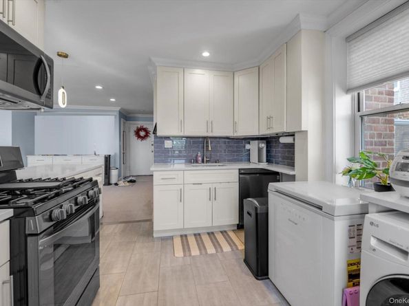 211-40 18 Avenue 4B, Flushing NY 11360
