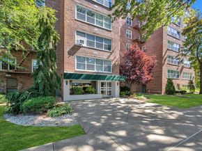 211-40 18 Avenue 4B, Flushing NY 11360