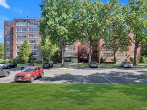 211-40 18 Avenue 4B, Flushing NY 11360