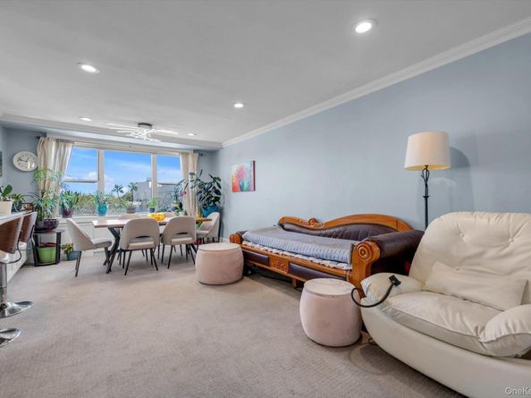 211-40 18 Avenue 4B, Flushing NY 11360