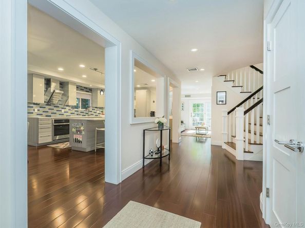 14 Combes Drive, Manhasset NY 11030