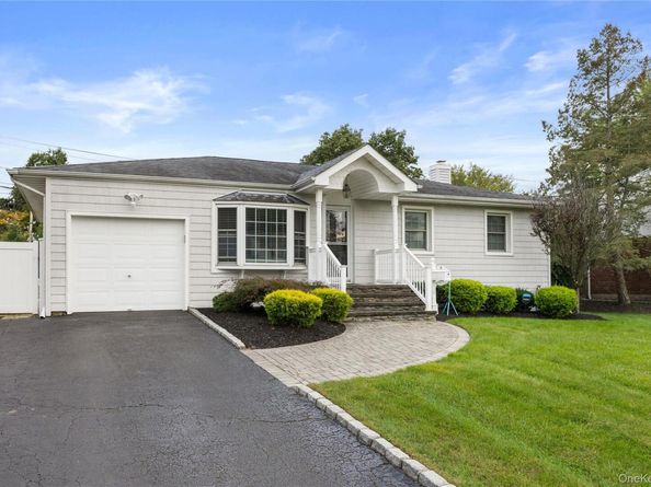 19 Blue Spruce Lane, Commack NY 11725