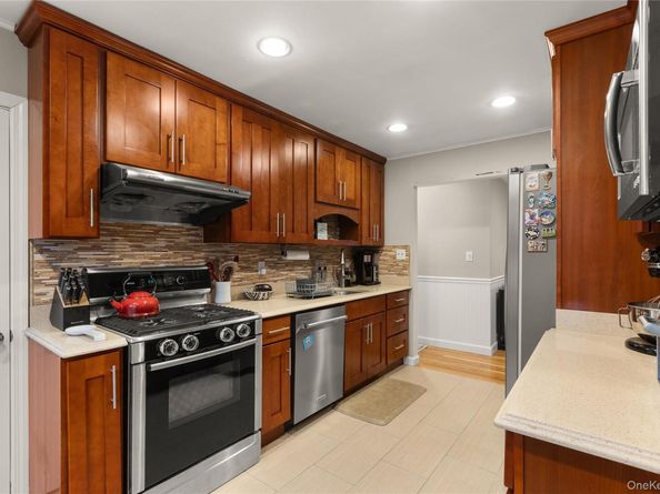 19 Blue Spruce Lane, Commack NY 11725