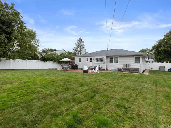 19 Blue Spruce Lane, Commack NY 11725