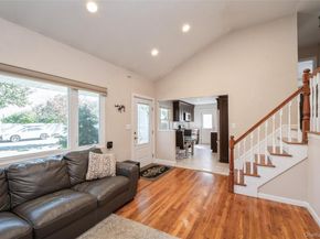 18 Lois Lane, Farmingdale NY 11735