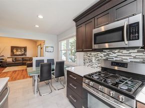 18 Lois Lane, Farmingdale NY 11735