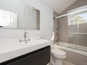 18 Lois Lane, Farmingdale NY 11735