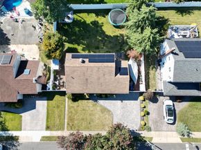 18 Lois Lane, Farmingdale NY 11735