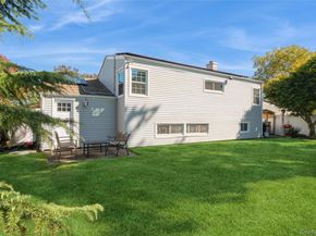 18 Lois Lane, Farmingdale NY 11735