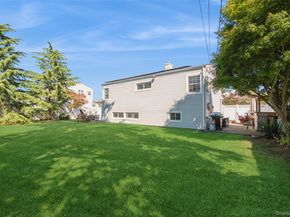 18 Lois Lane, Farmingdale NY 11735