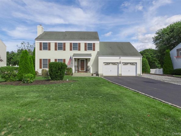 37 Tallmadge Trail, Miller Place NY 11764