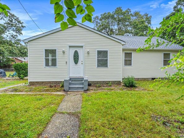 5 Sycamore Street, Centereach NY 11720