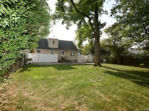 642 Dorothea Lane, Elmont NY 11003