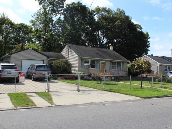 61 Saint Peters Drive, Brentwood NY 11717