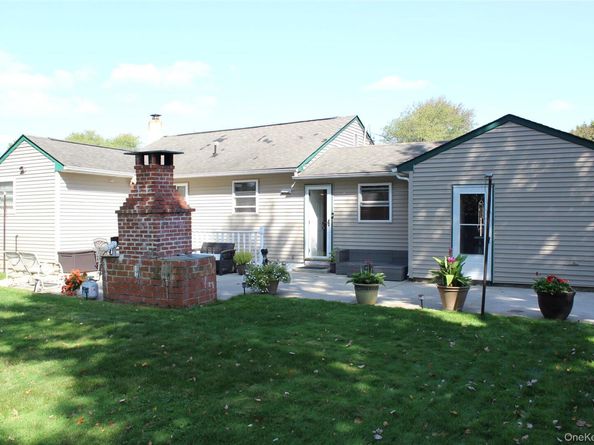 61 Saint Peters Drive, Brentwood NY 11717