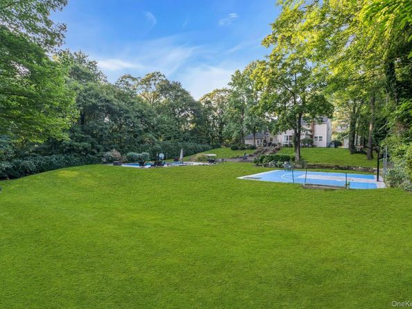 18 Norma Lane, Dix Hills NY 11746