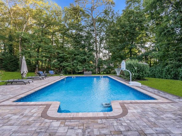 18 Norma Lane, Dix Hills NY 11746